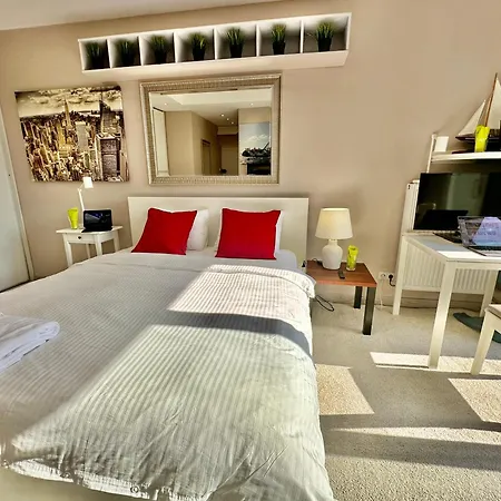 Volvo View Fast Wifi 1 Gbs 80'tv Netflix Hbo Skyshowmax Apartment *