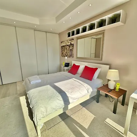 Volvo View Fast Wifi 1 Gbs 80'tv Netflix Hbo Skyshowmax Apartment Warsaw