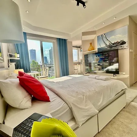 Volvo View Fast Wifi 1 Gbs 80'tv Netflix Hbo Skyshowmax Apartment Warsaw